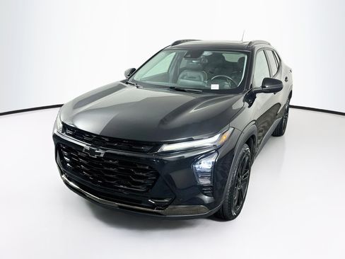 Used 2024 Chevrolet Trax ACTIV w/ Sunroof Package FWD image 3