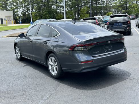 Used 2025 Honda Accord LX image 9