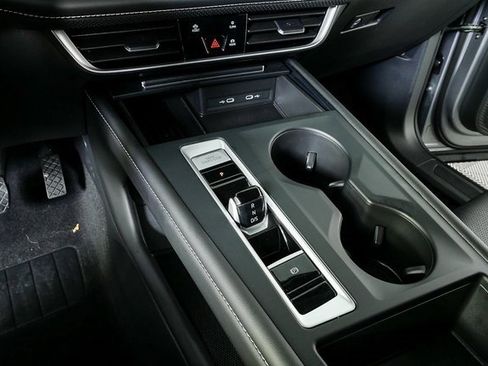 Certified 2025 Volkswagen Atlas SE image 20