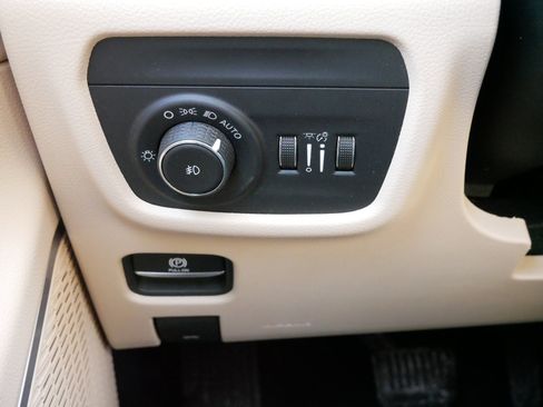 Used 2021 Jeep Grand Cherokee L Limited image 26