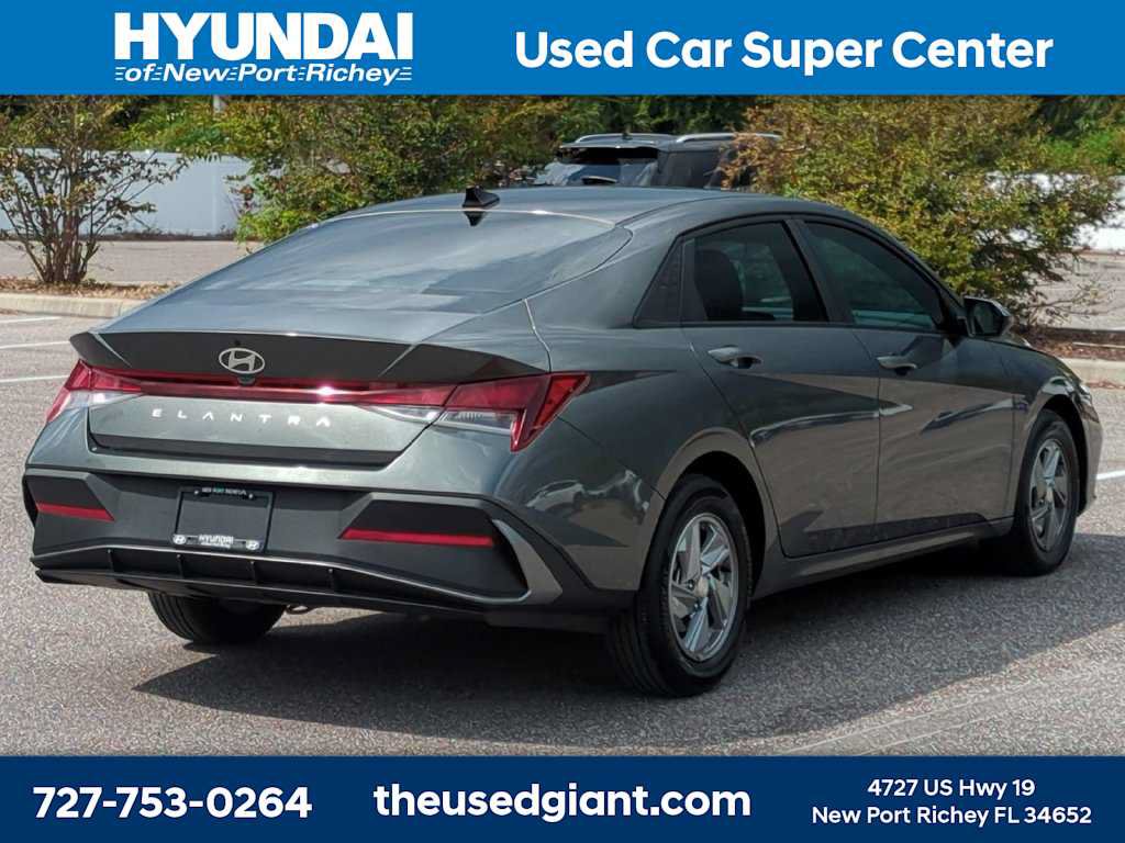 Certified 2026 Hyundai Elantra SE FWD image 5