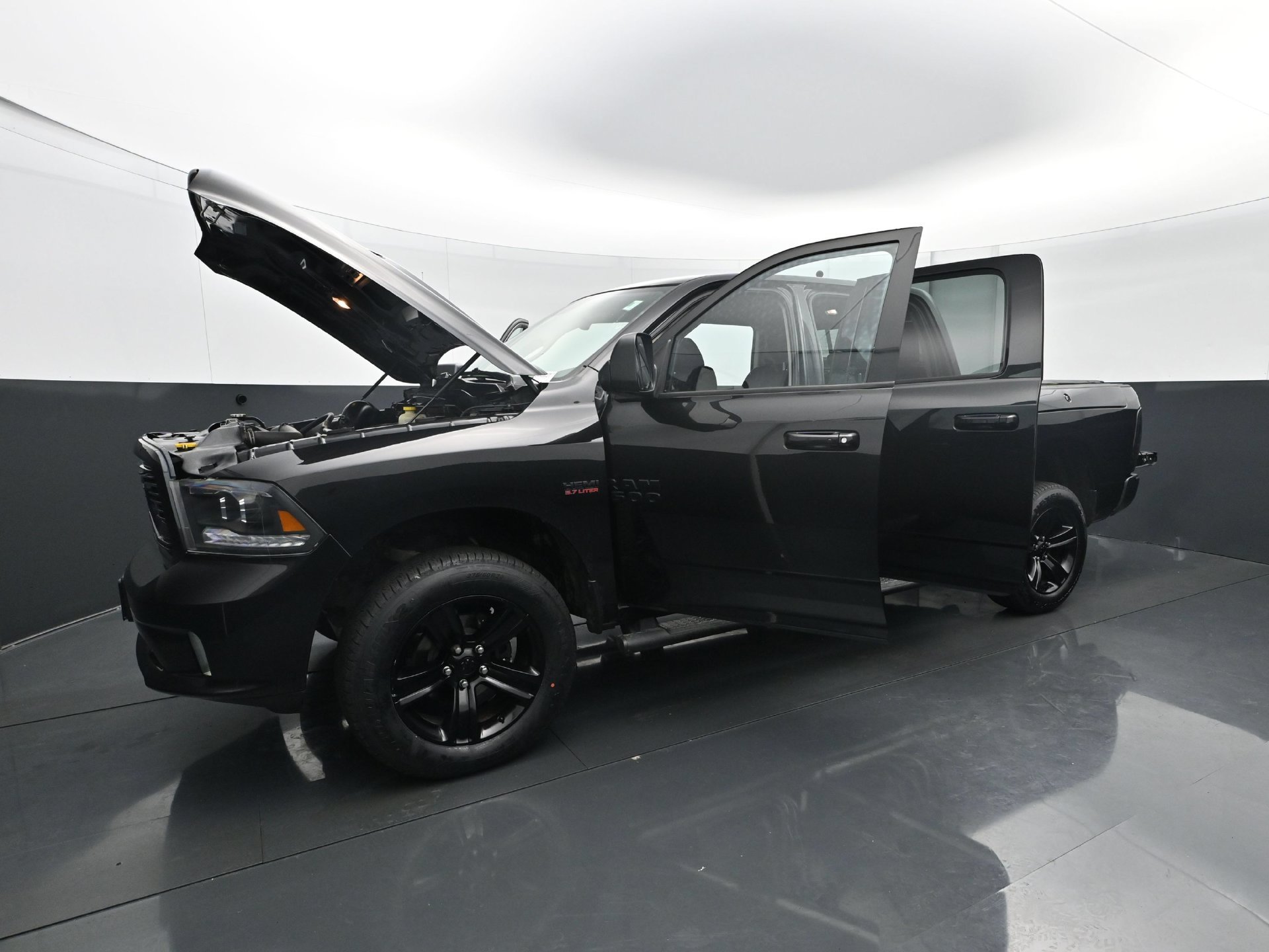 Used 2015 RAM 1500 Sport w/ Black Ram 1500 Sport Group AWD/4WD image 30