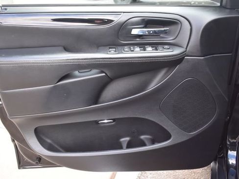 Used 2017 Dodge Grand Caravan SXT w/ Driver Convenience Group image 14