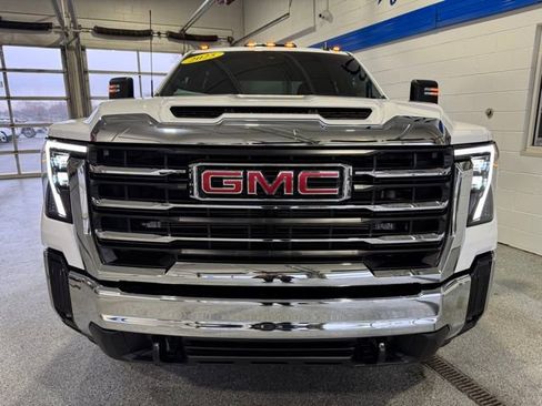 Used 2025 GMC Sierra 3500 SLE w/ SLE Value Package image 3
