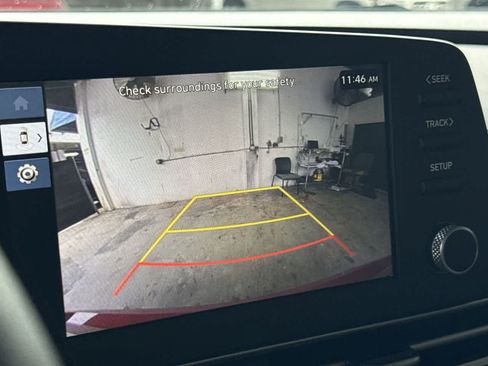 Used 2025 Hyundai Elantra SE FWD image 19