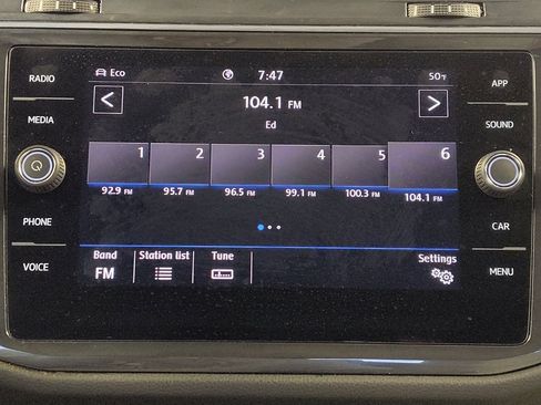 Used 2020 Volkswagen Tiguan SE w/ Panoramic Sunroof Package image 25