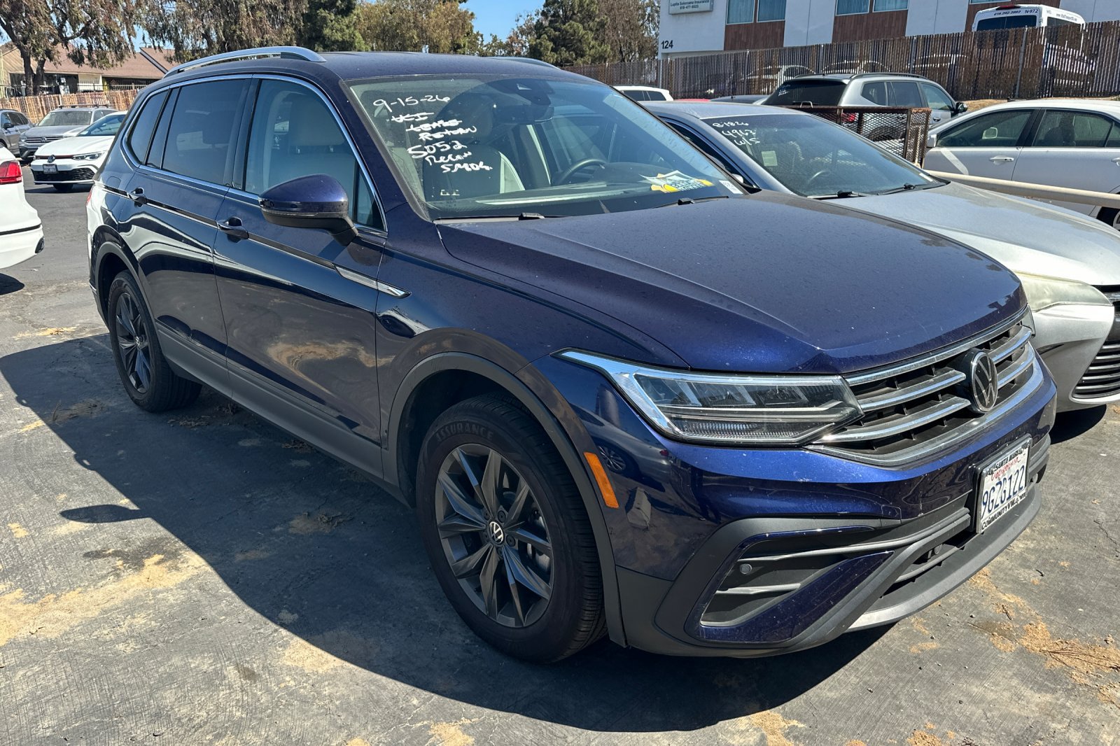Used 2023 Volkswagen Tiguan SE FWD image 2