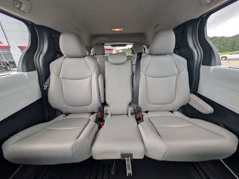 New 2026 Toyota Sienna XLE FWD image 24