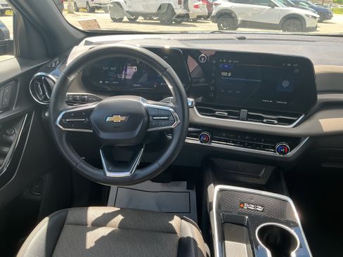 Certified 2025 Chevrolet Equinox LT w/ Convenience Package II AWD/4WD image 9