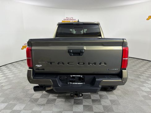 Used 2024 Toyota Tacoma TRD Off-Road w/ TRD Off Road Premium Package AWD/4WD image 4