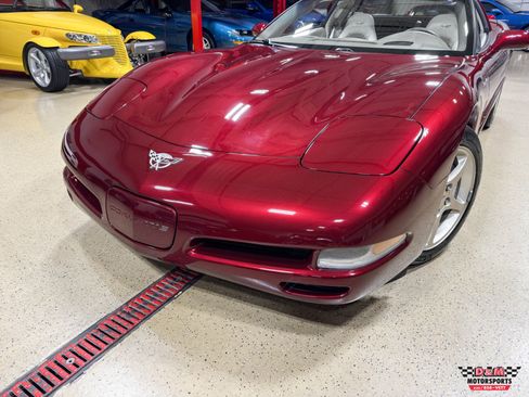 Used 2003 Chevrolet Corvette 50th Anniversary Edition w/ Preferred Equipment Group RWD image 33