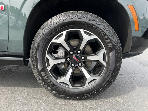 Used 2025 GMC Yukon AT4 w/ AT4 Premium Package AWD/4WD image 12