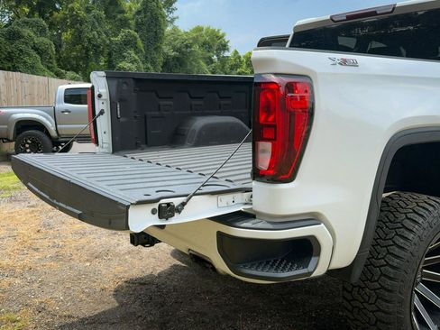Used 2020 GMC Sierra 1500 Elevation w/ Elevation Value Package AWD/4WD image 21