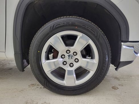 Used 2019 GMC Sierra 1500 SLE w/ SLE Value Package image 21