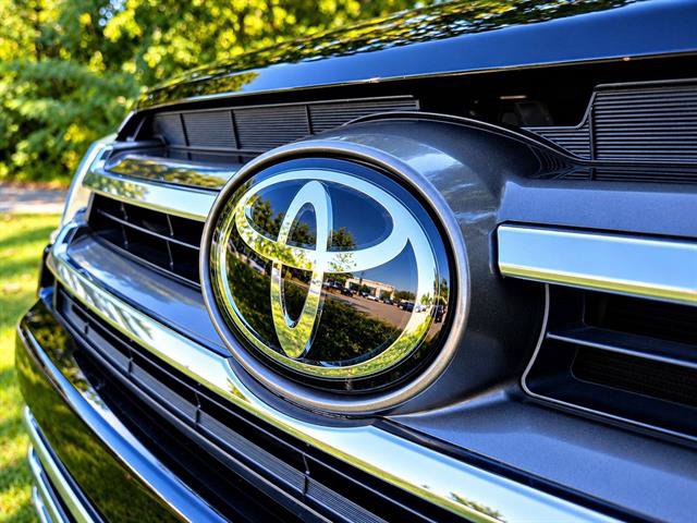 Used 2018 Toyota Highlander Limited FWD image 10