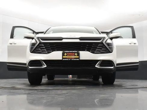 Used 2024 Kia Sportage LX image 11