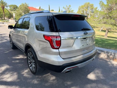 Used 2017 Ford Explorer Platinum AWD/4WD image 3