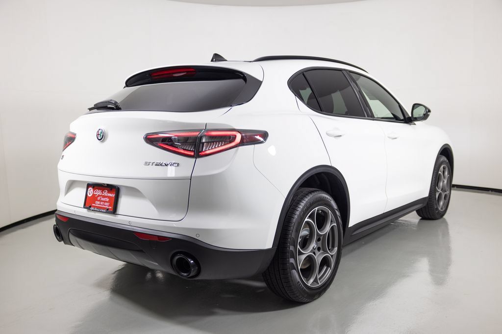 New 2025 Alfa Romeo Stelvio Sprint w/ Convenience Package AWD/4WD image 2