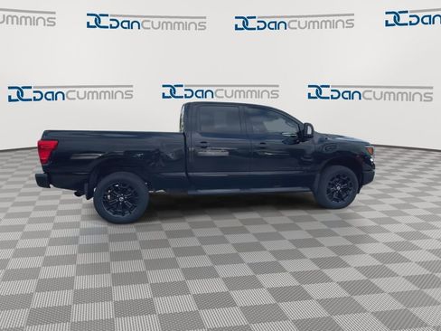 Used 2018 Nissan Titan SV w/ SV Convenience Package AWD/4WD image 9