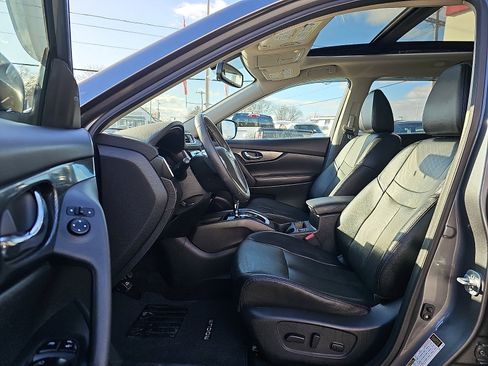 Used 2016 Nissan Rogue SL w/ SL Premium Package image 13