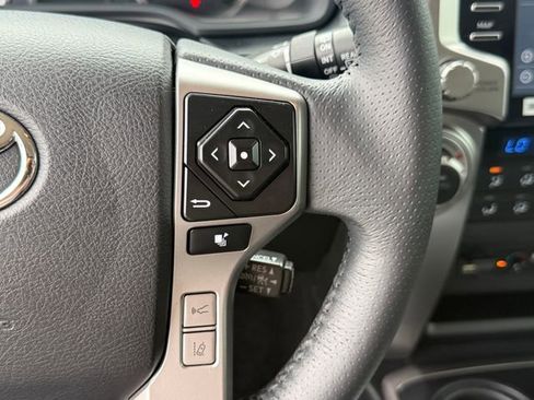 Used 2022 Toyota 4Runner Limited AWD/4WD image 15