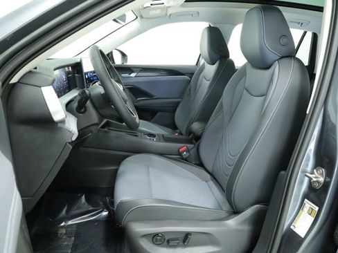 Used 2025 Volkswagen Tiguan SE AWD/4WD image 26