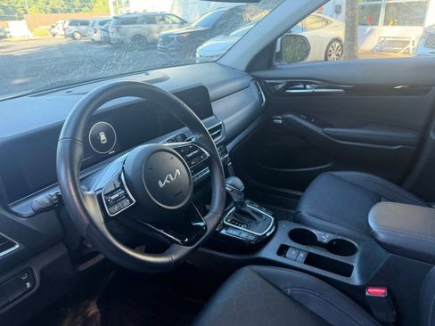Used 2024 Kia Seltos SX w/ SX Sunroof Package AWD/4WD image 12