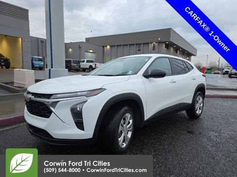 Used 2024 Chevrolet Trax LS image 4