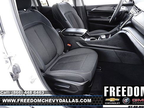 Used 2024 Jeep Grand Cherokee Laredo image 11