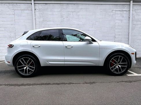 Certified 2023 Porsche Macan S AWD/4WD image 6
