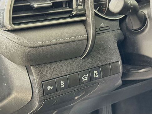 Used 2020 Toyota Camry SE FWD image 13