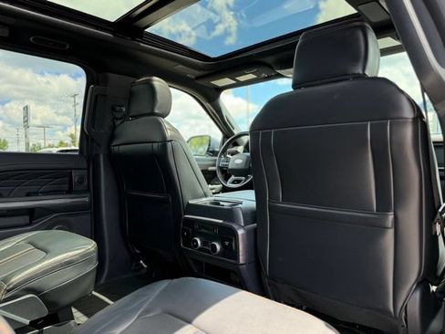 Used 2023 Ford Expedition Platinum AWD/4WD image 18