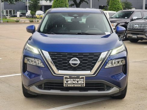 Used 2023 Nissan Rogue SV FWD image 2