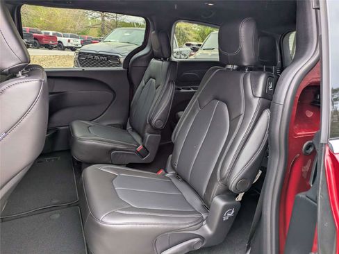 New 2026 Chrysler Pacifica Select image 15