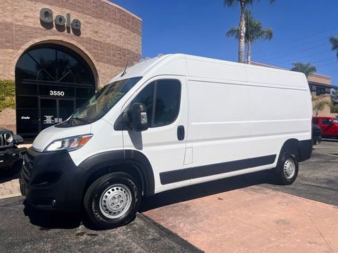 Used 2025 RAM ProMaster 2500 w/ Convenience Group FWD image 4