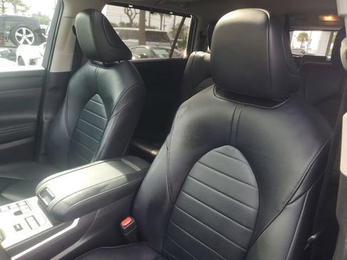 Used 2023 Toyota Highlander LE image 16