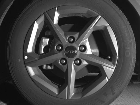 Used 2025 Kia K4 FWD image 12
