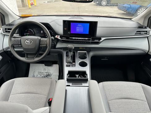 Certified 2025 Toyota Sienna LE w/ LE Plus Package AWD/4WD image 19