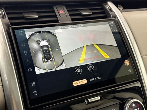 Used 2024 Land Rover Discovery S image 26