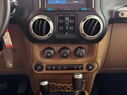 Used 2012 Jeep Wrangler Unlimited Sahara w/ Connectivity Group AWD/4WD image 29