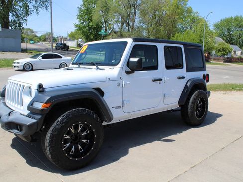 Used 2019 Jeep Wrangler Unlimited Sport S AWD/4WD image 4