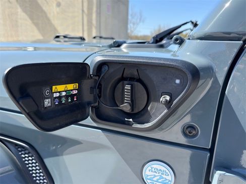 Used 2024 Jeep Wrangler Unlimited Sahara image 7