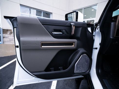 Used 2025 GMC Hummer EV 2X AWD/4WD image 19