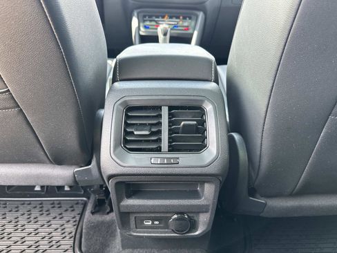 Used 2023 Volkswagen Tiguan SE R-Line image 15