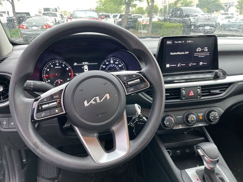 Certified 2024 Kia Forte LXS w/ LXS Technology Package image 7