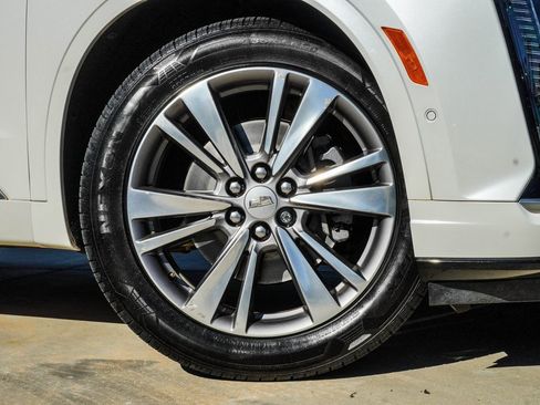 Used 2020 Cadillac XT6 Premium Luxury image 2