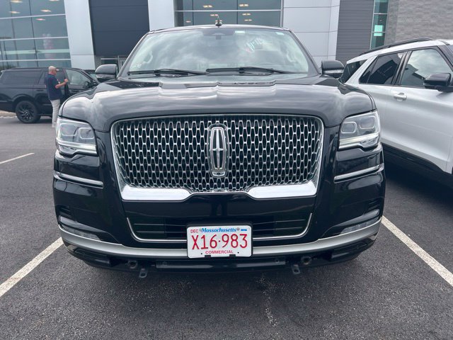 Used 2024 Lincoln Navigator L Reserve AWD/4WD image 2