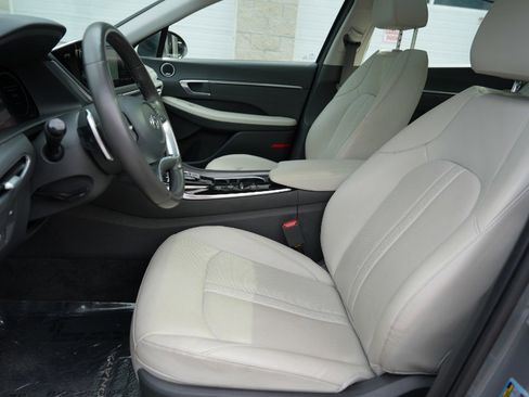 Used 2023 Hyundai Sonata Limited w/ Preferred Accessory Package FWD image 19