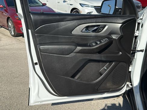 Used 2023 Chevrolet Traverse LT image 8