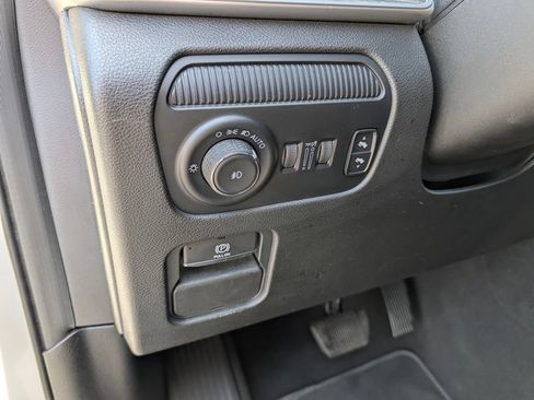 Used 2024 Jeep Wagoneer L Series III w/ Flexible Seating Group AWD/4WD image 25